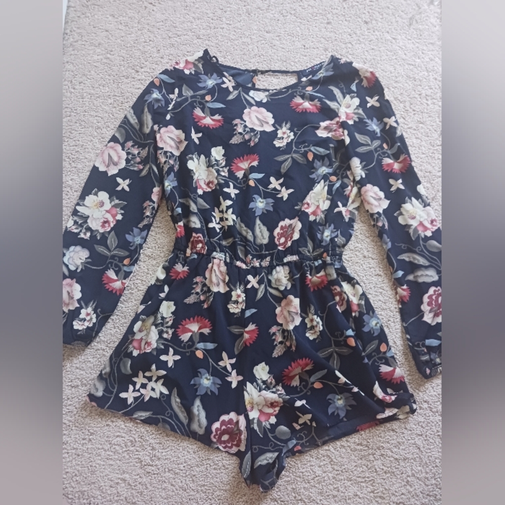 One Love Clothing Long Sleeve Romper Size  Medium